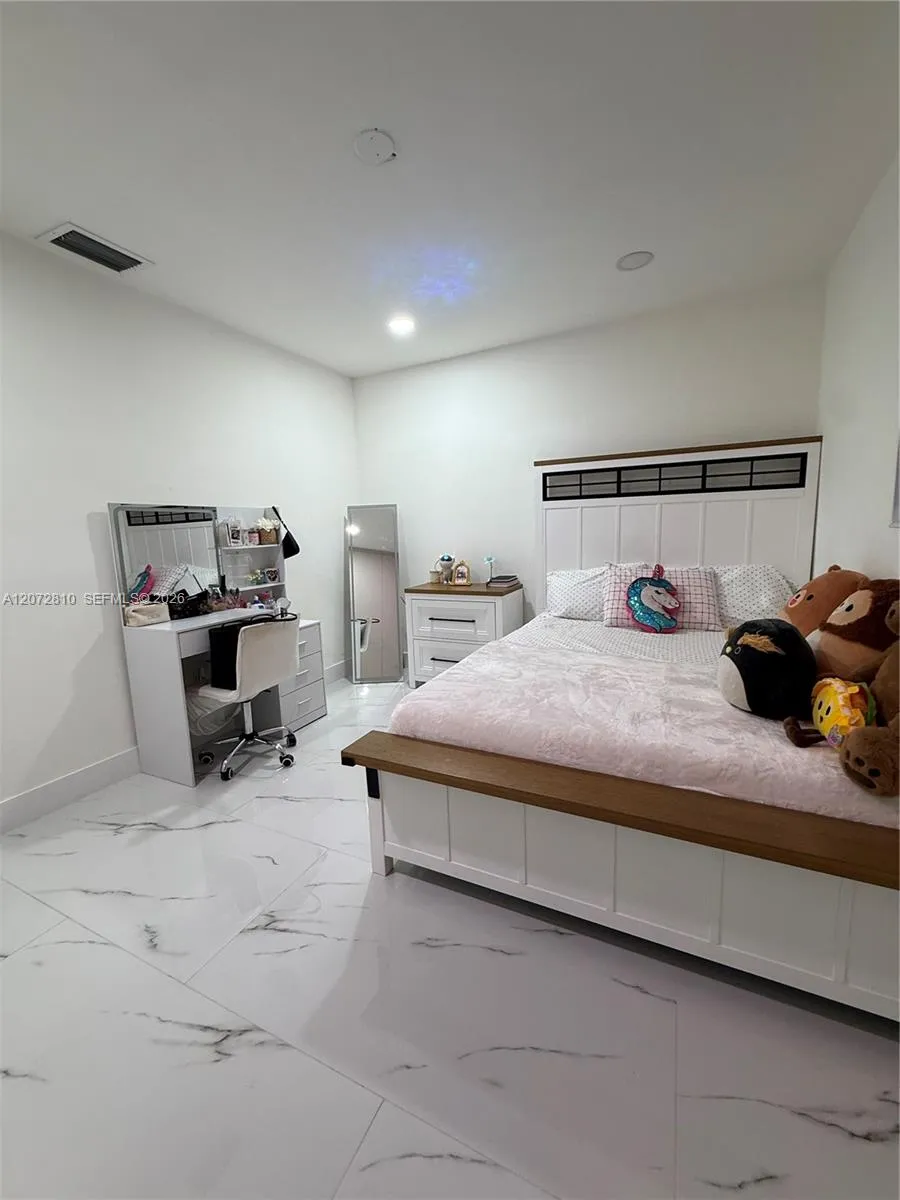 6901 S Miami Lakeway S Miami Lakes, FL 33014