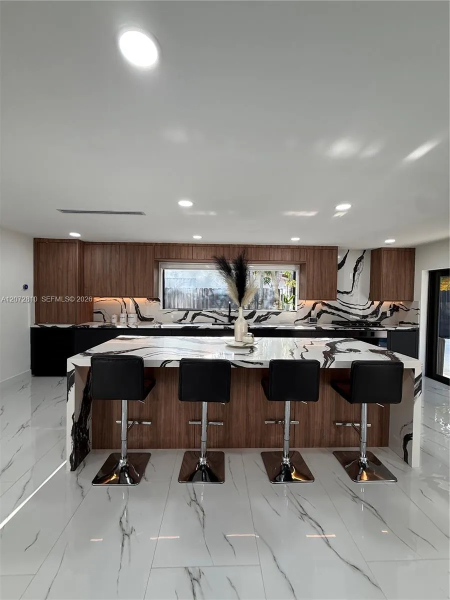 6901 S Miami Lakeway S Miami Lakes, FL 33014