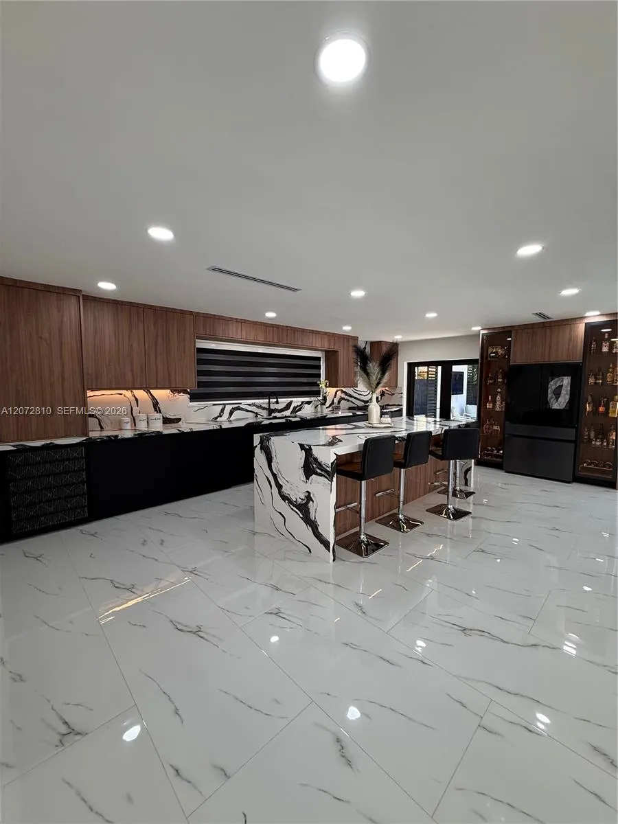 6901 S Miami Lakeway S Miami Lakes, FL 33014