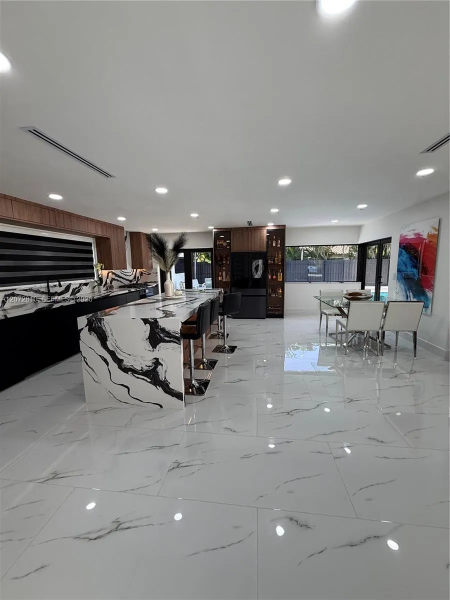 6901 S Miami Lakeway S Miami Lakes, FL 33014