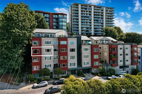 524 6th Avenue W #302