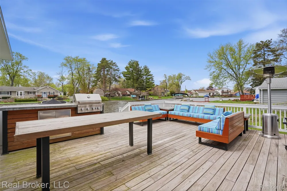 2299 Kingston Street White Lake Charter Township, MI 48386