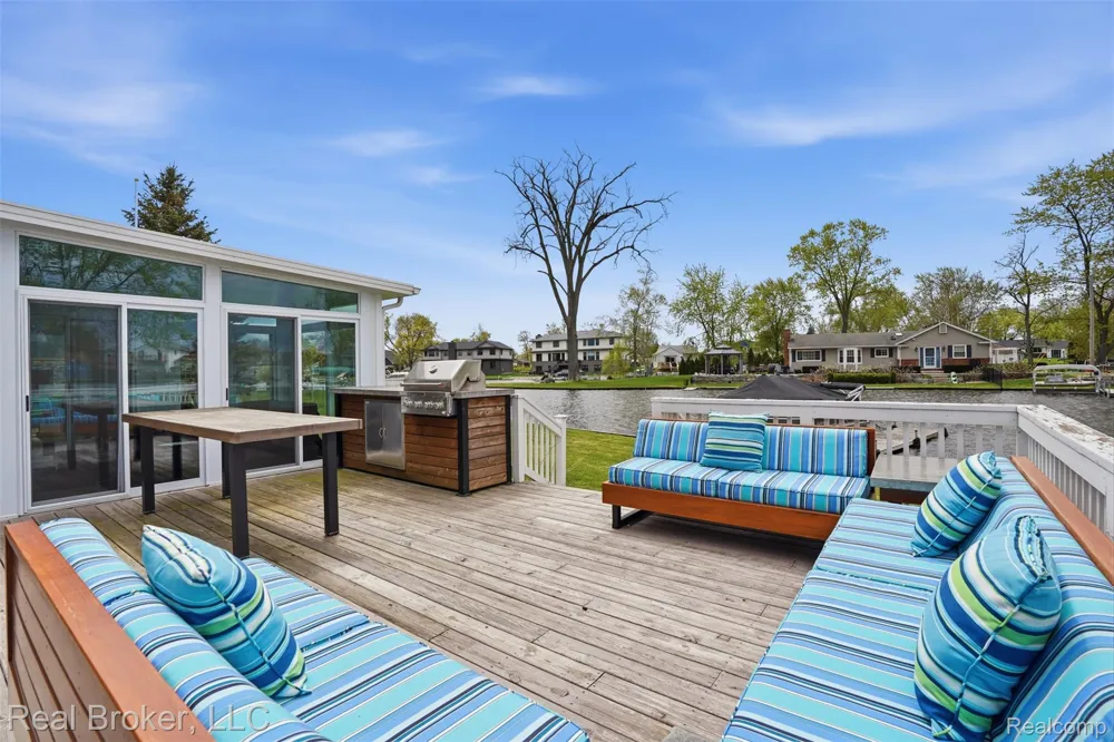 2299 Kingston Street White Lake Charter Township, MI 48386