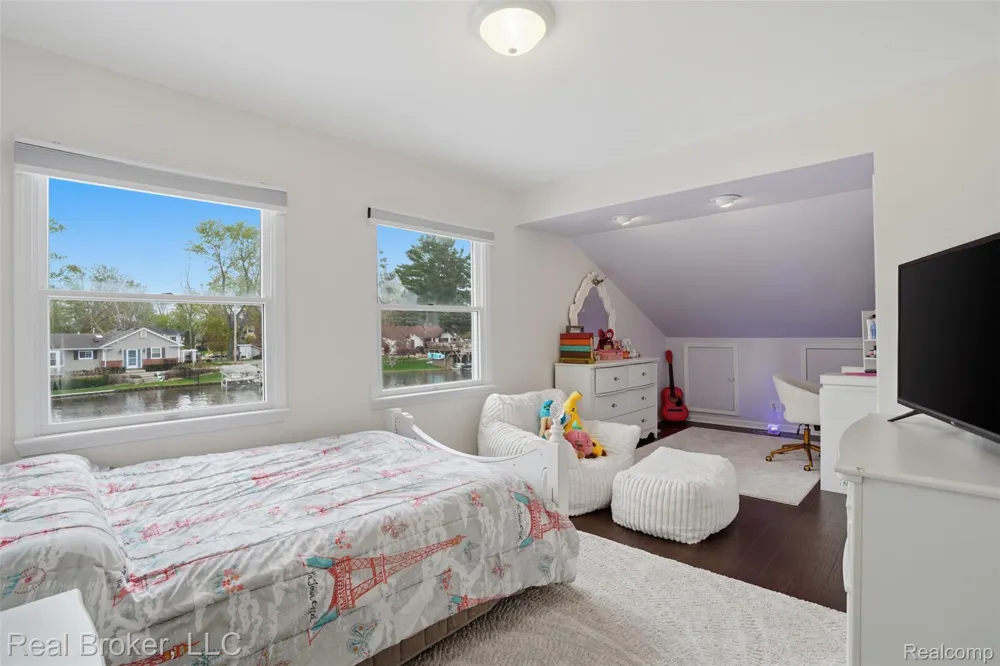 2299 Kingston Street White Lake Charter Township, MI 48386