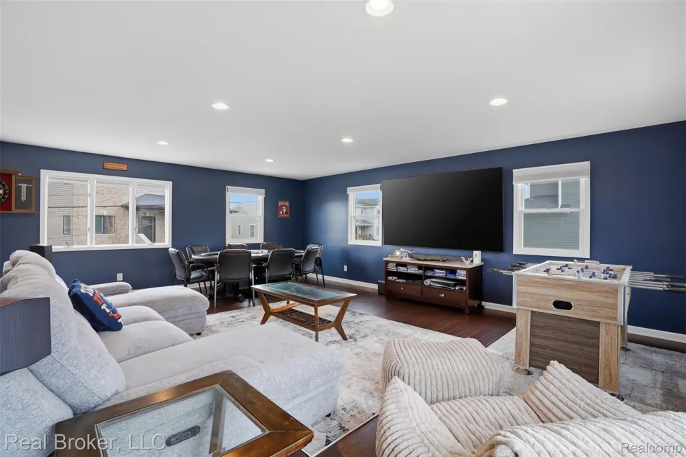 2299 Kingston Street White Lake Charter Township, MI 48386
