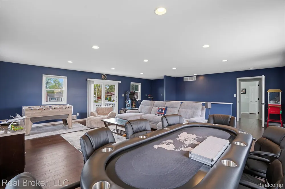 2299 Kingston Street White Lake Charter Township, MI 48386