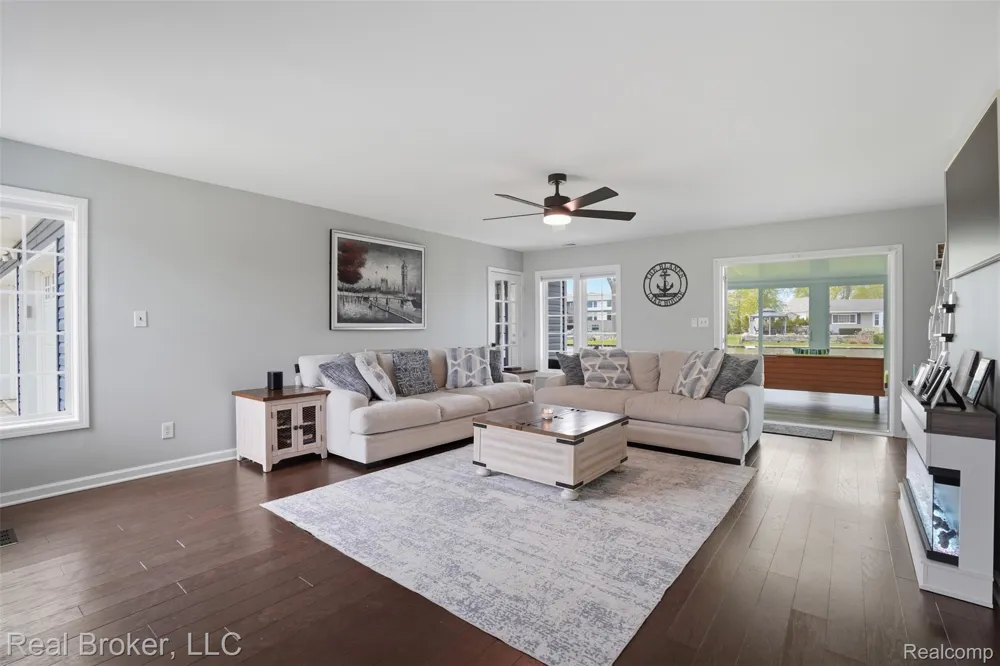 2299 Kingston Street White Lake Charter Township, MI 48386