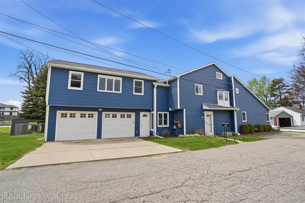 2299 Kingston Street White Lake Charter Township, MI 48386
