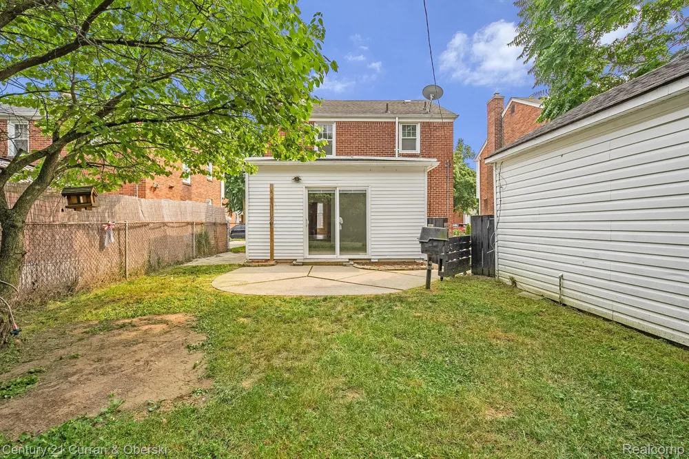 23828 Hollander Street Dearborn City, MI 48128