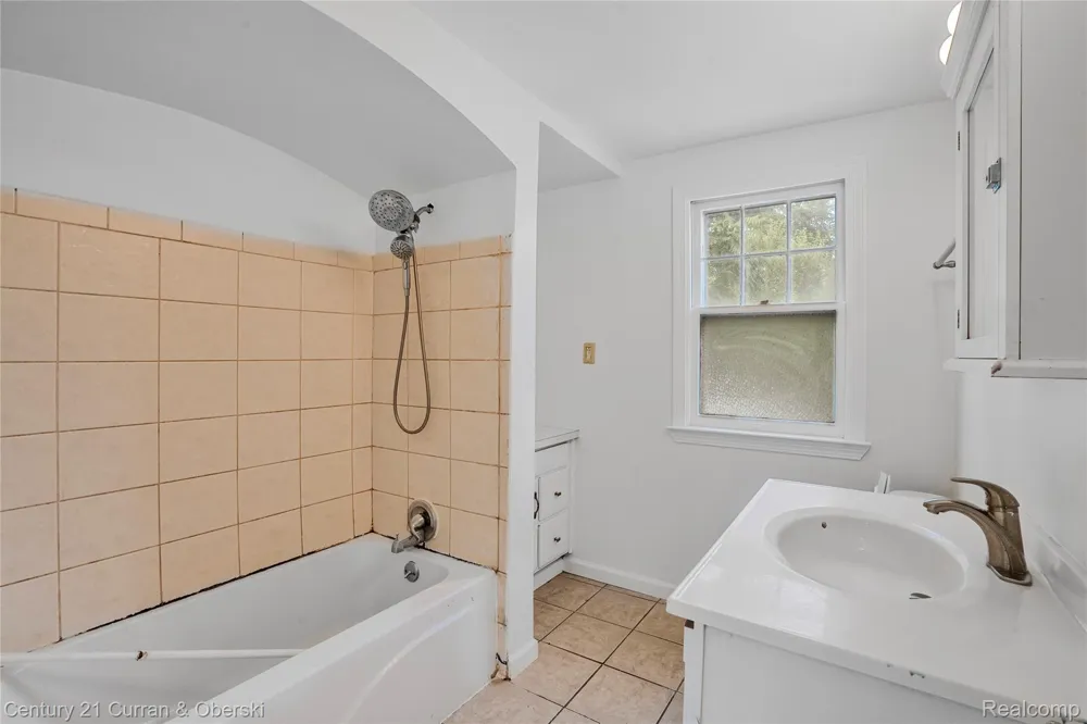 23828 Hollander Street Dearborn City, MI 48128