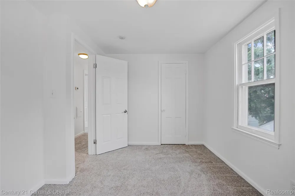 23828 Hollander Street Dearborn City, MI 48128