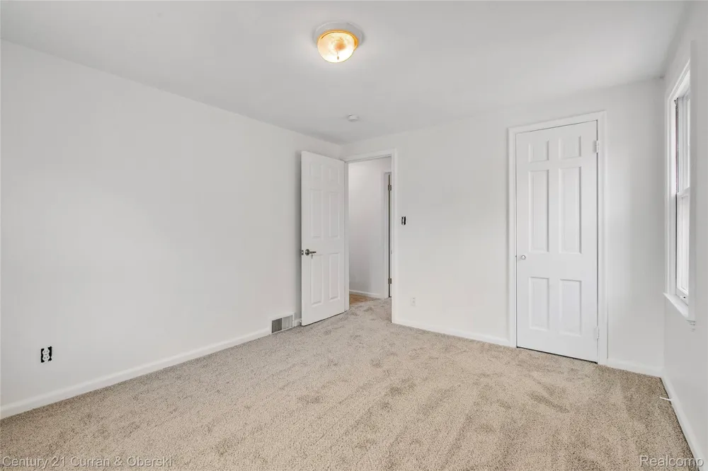 23828 Hollander Street Dearborn City, MI 48128
