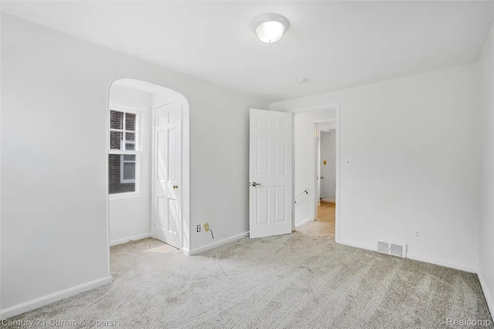 23828 Hollander Street Dearborn City, MI 48128