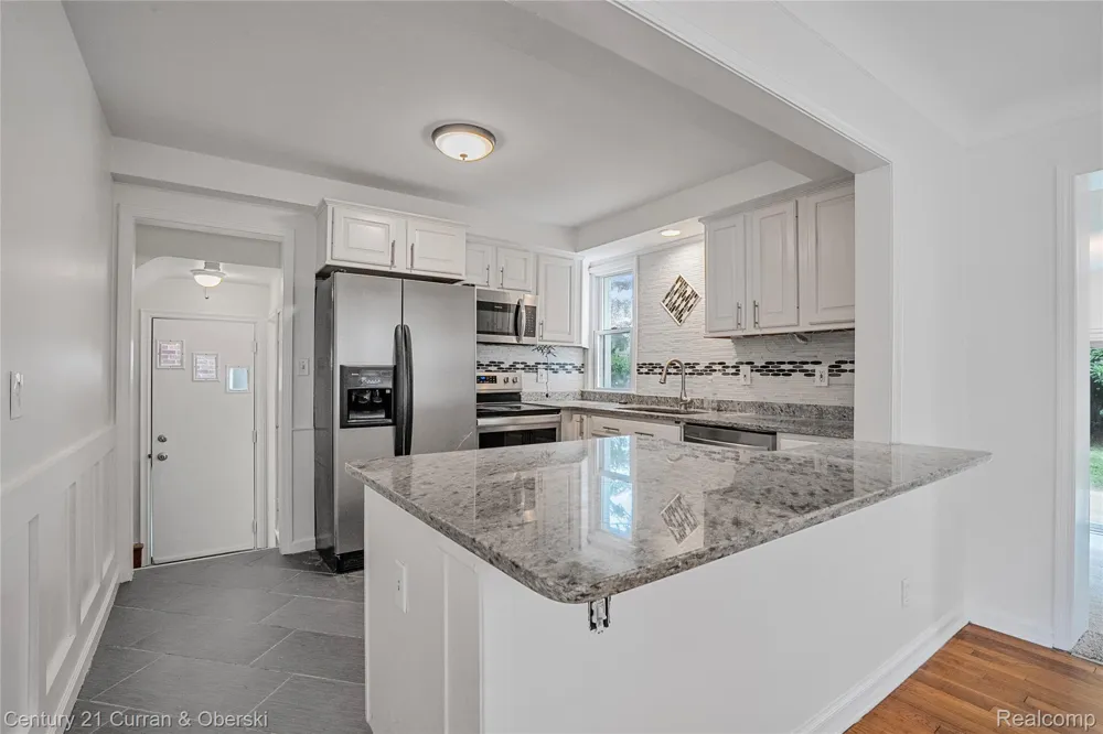 23828 Hollander Street Dearborn City, MI 48128