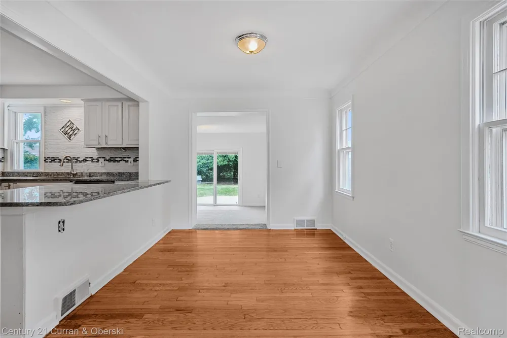 23828 Hollander Street Dearborn City, MI 48128