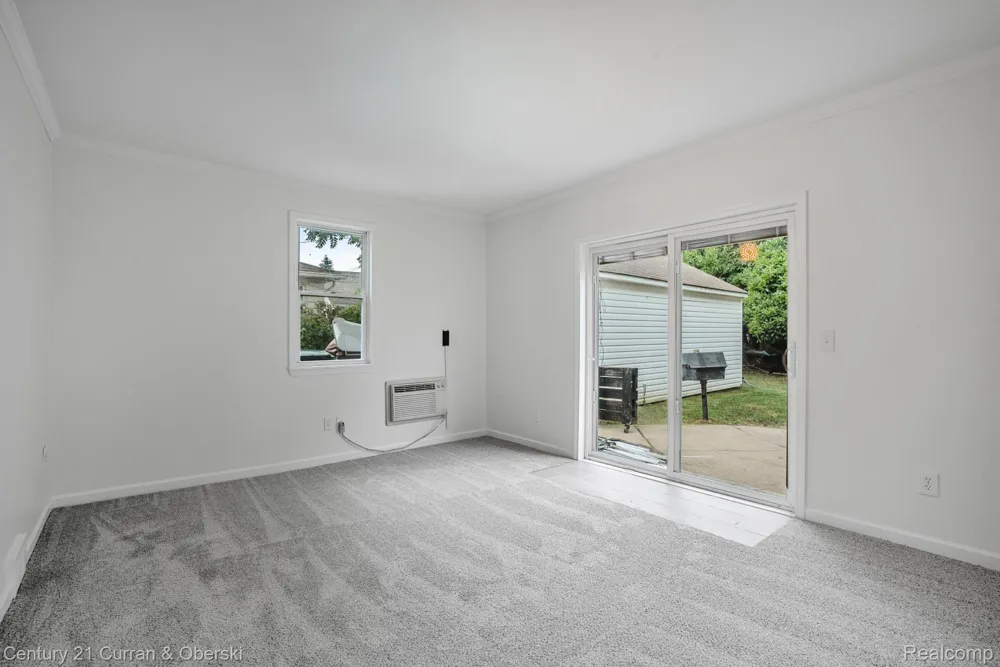 23828 Hollander Street Dearborn City, MI 48128