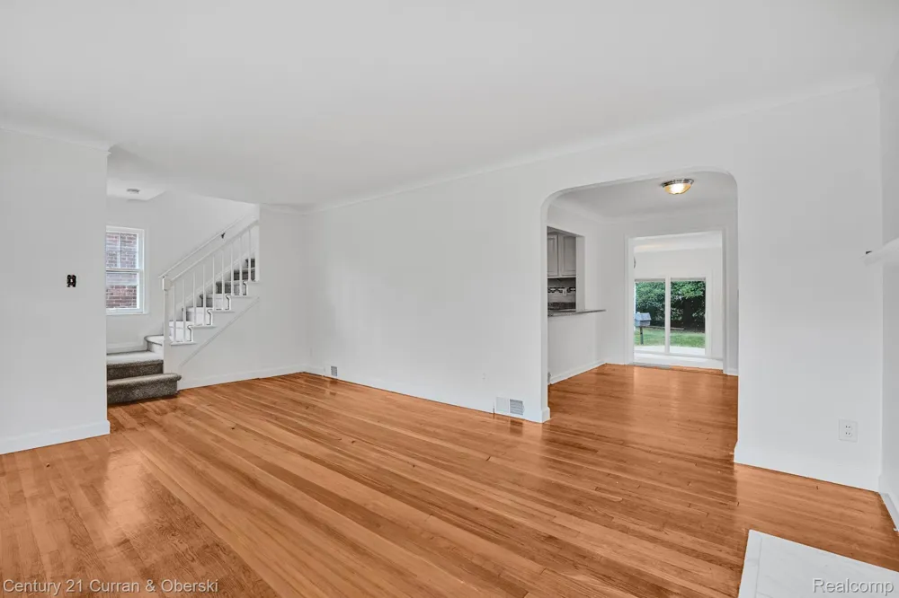 23828 Hollander Street Dearborn City, MI 48128