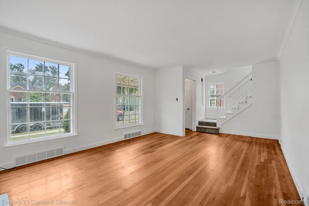 23828 Hollander Street Dearborn City, MI 48128