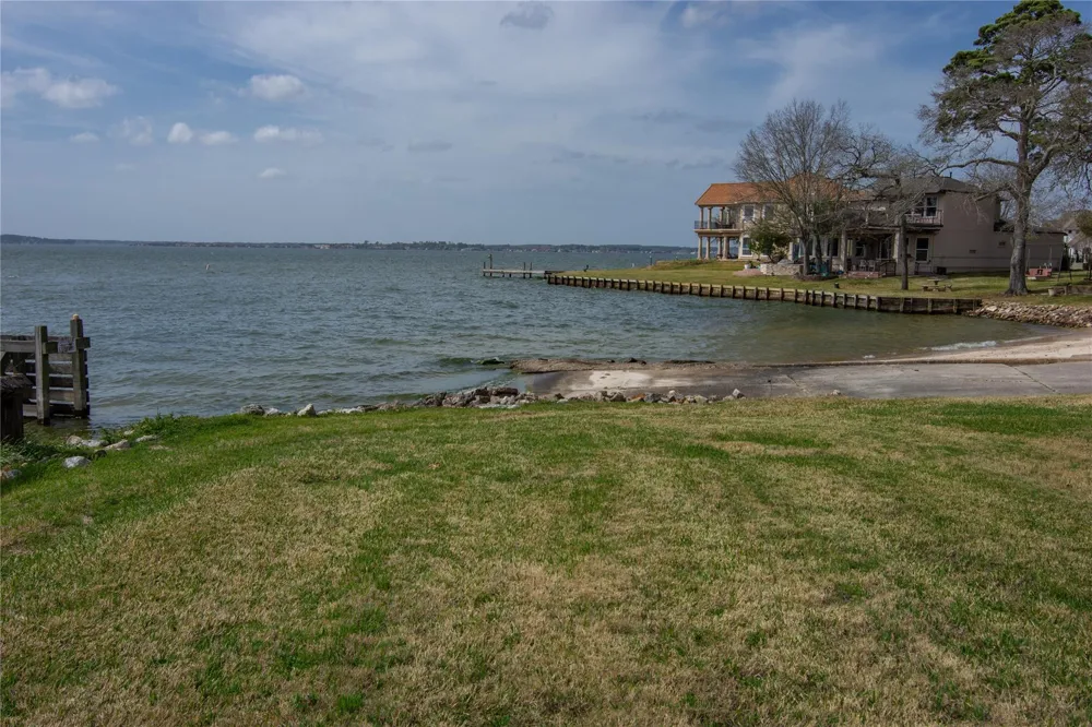 1926 Clipper Court Willis, TX 77318