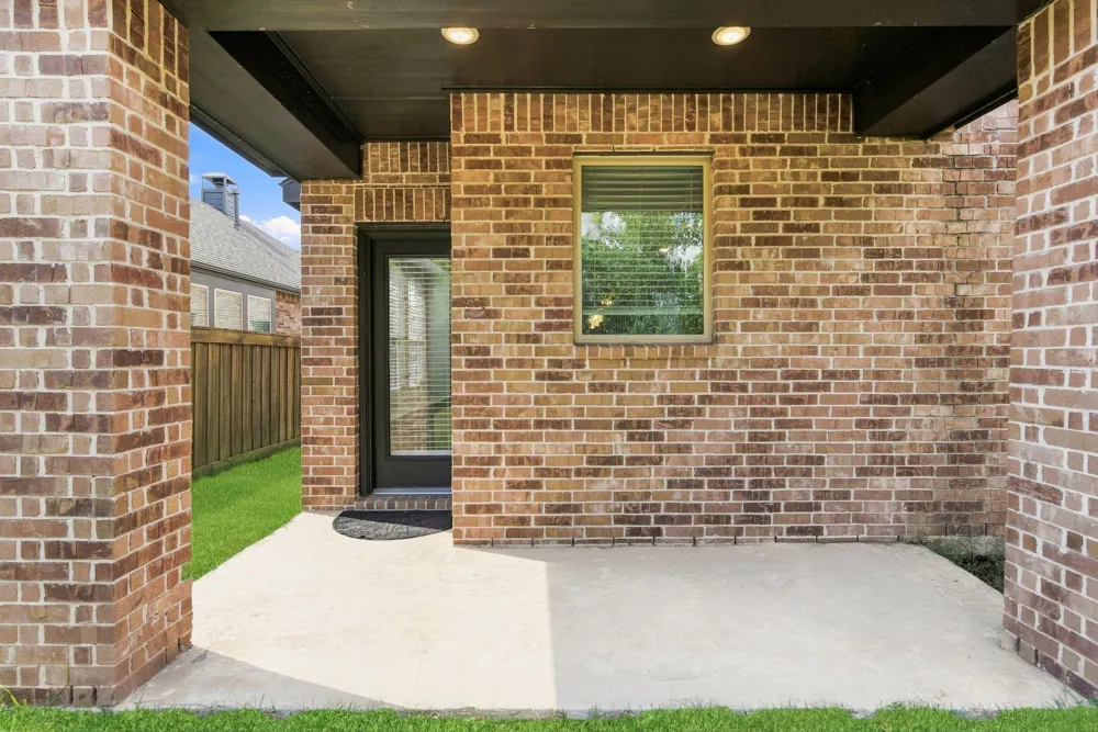 8017 Whisper Grove Drive Magnolia, TX 77354