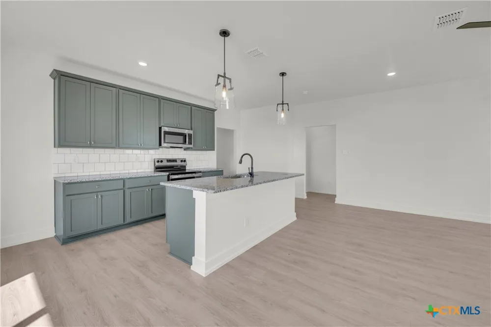425 Mustang Loop Nolanville, TX 76559