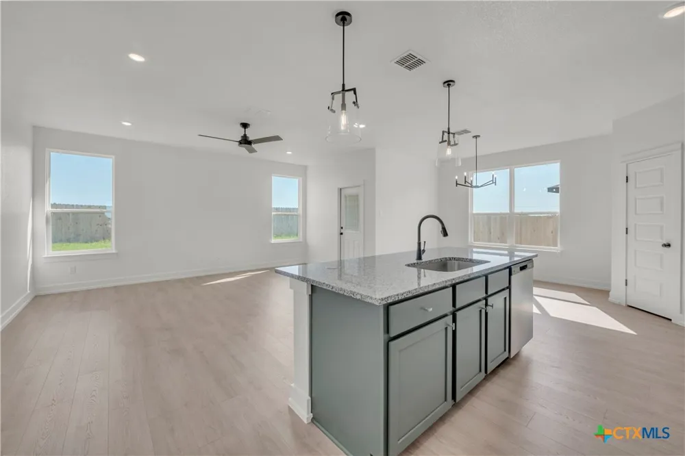 425 Mustang Loop Nolanville, TX 76559