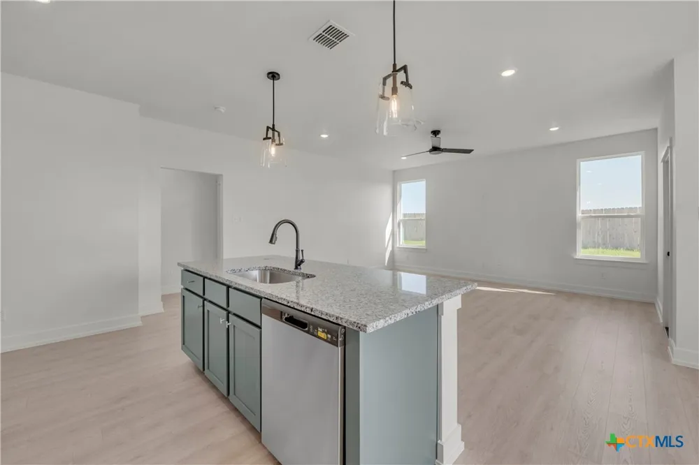 425 Mustang Loop Nolanville, TX 76559