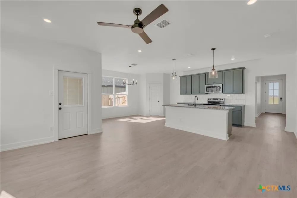 425 Mustang Loop Nolanville, TX 76559