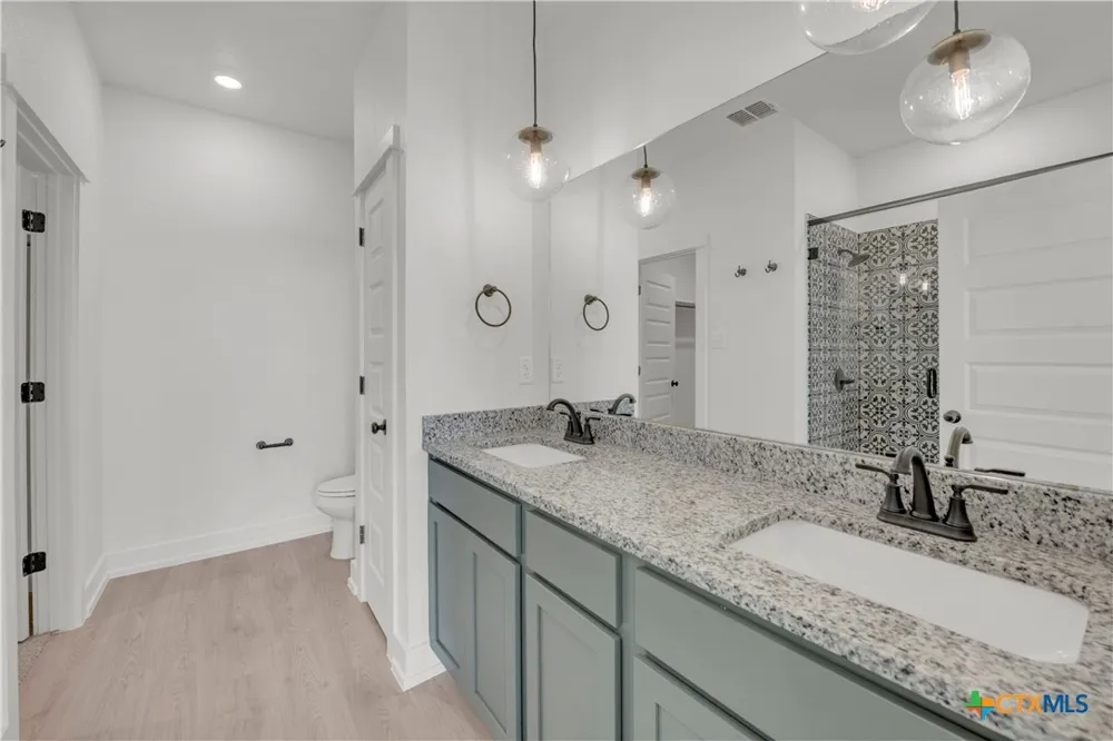 425 Mustang Loop Nolanville, TX 76559