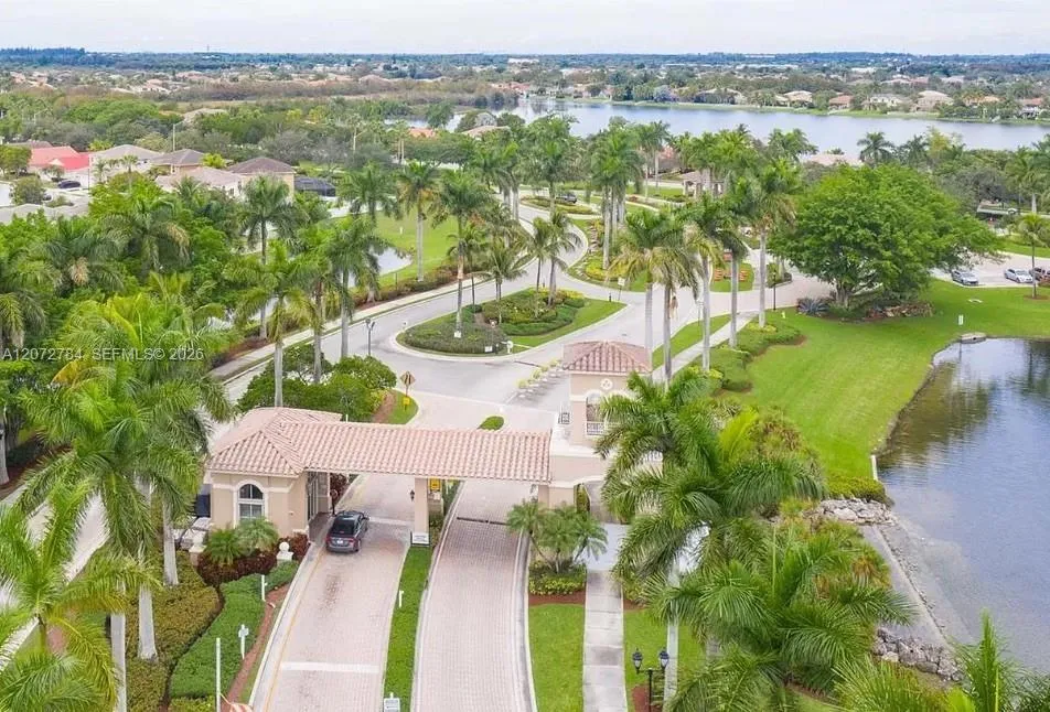 18724 SW 16th St Pembroke Pines, FL 33029