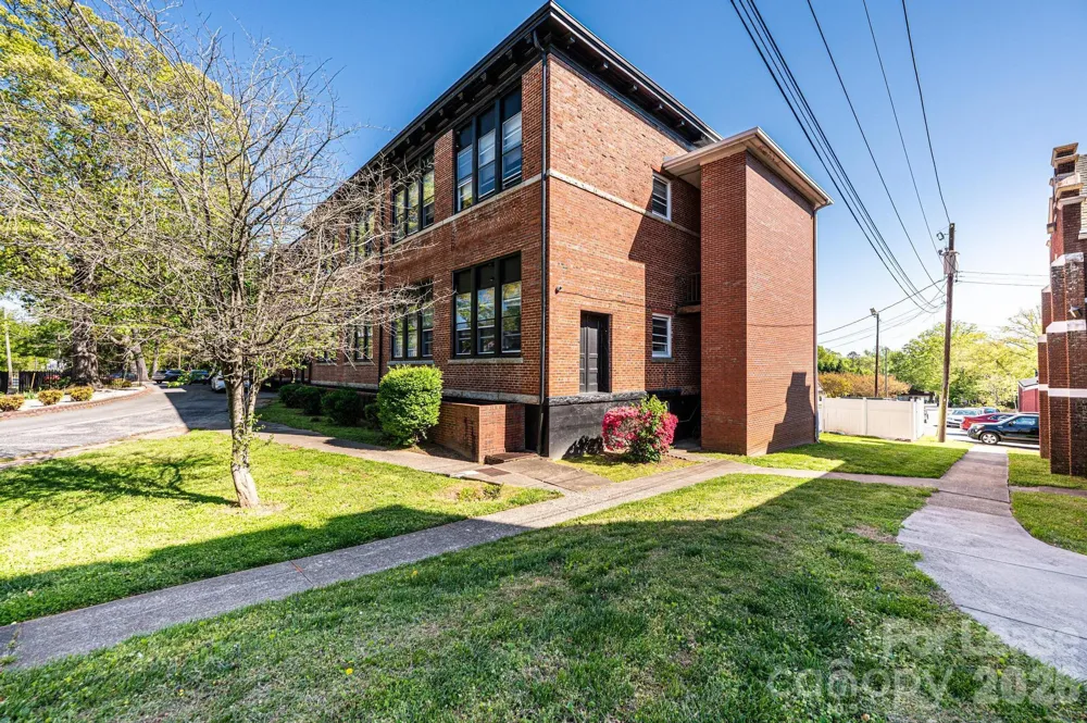 426 2nd Avenue SE Hickory, NC 28601