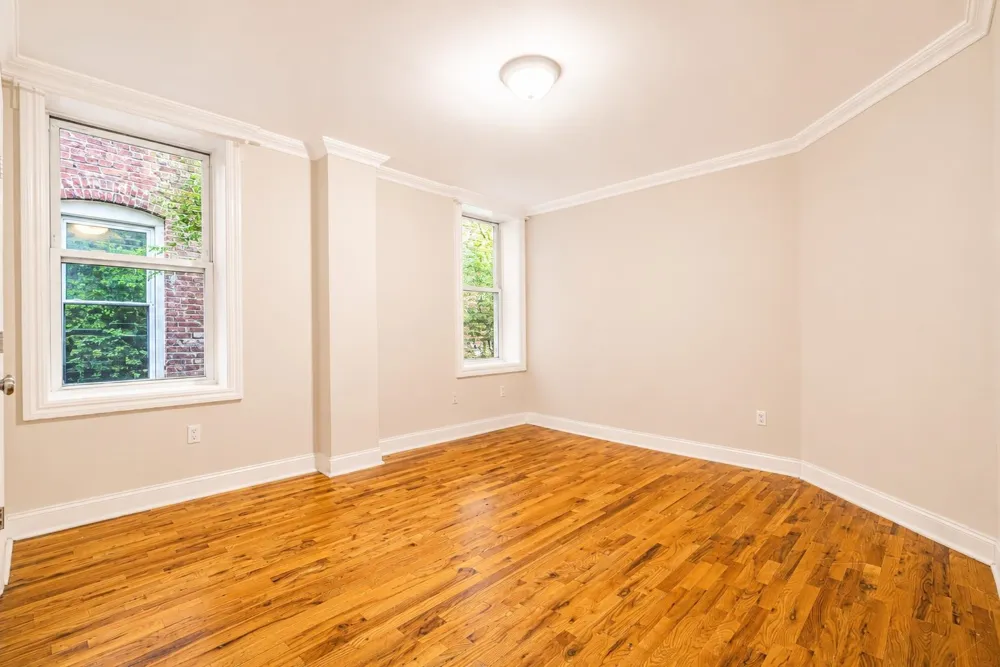 18 OAK ST Weehawken, NJ 07086