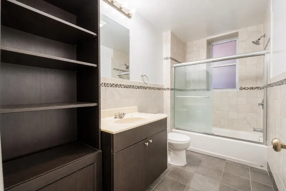 18 OAK ST Weehawken, NJ 07086