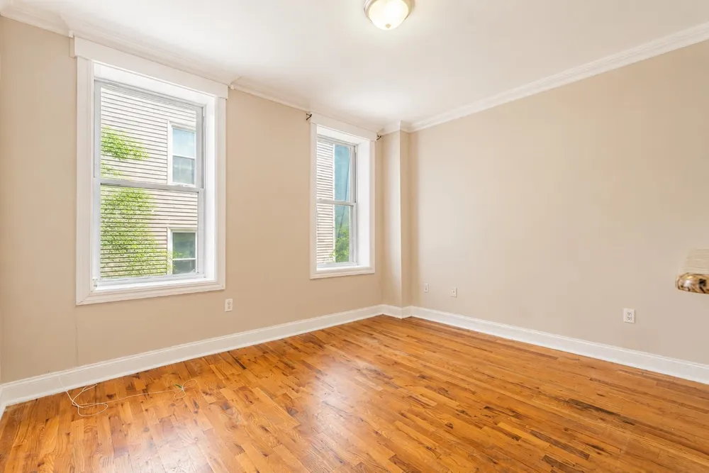 18 OAK ST Weehawken, NJ 07086