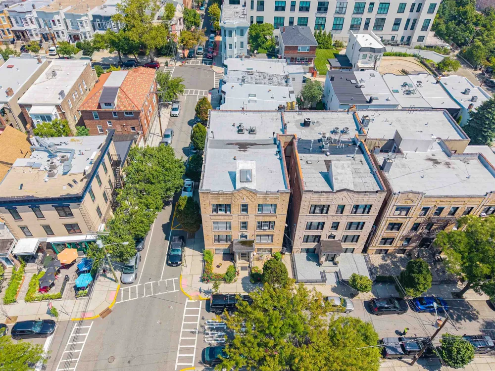 18 OAK ST Weehawken, NJ 07086