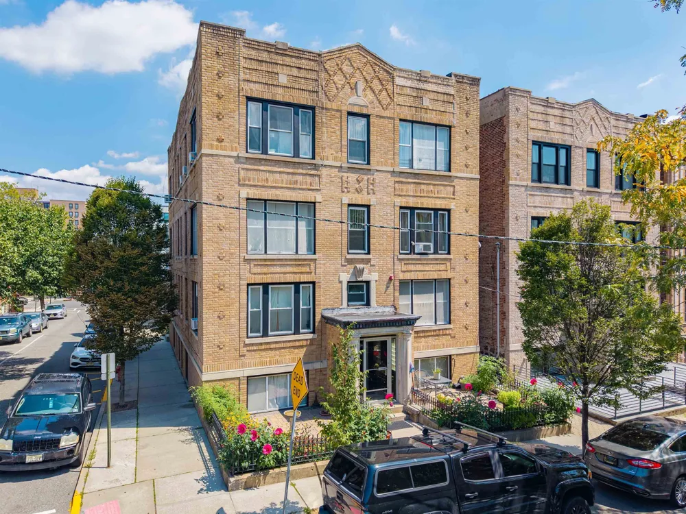 18 OAK ST Weehawken, NJ 07086