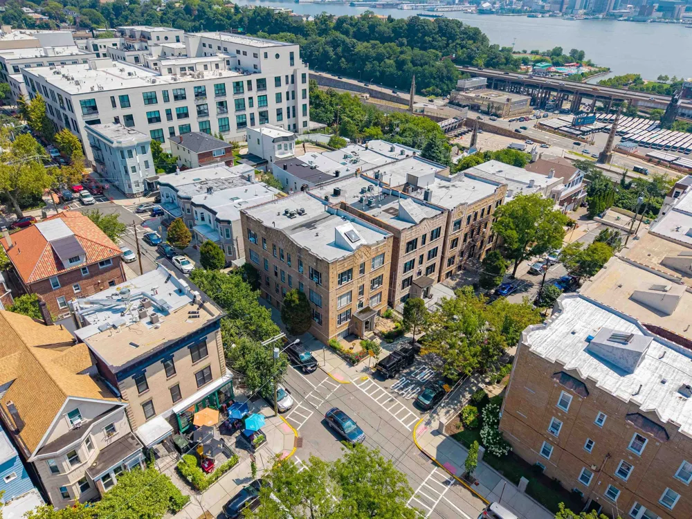 18 OAK ST Weehawken, NJ 07086