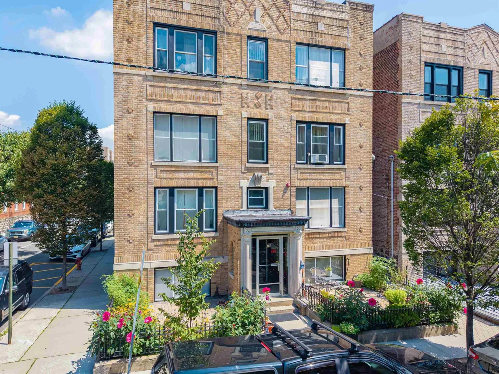 18 OAK ST Weehawken, NJ 07086