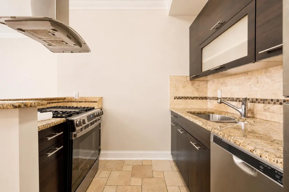 18 OAK ST Weehawken, NJ 07086