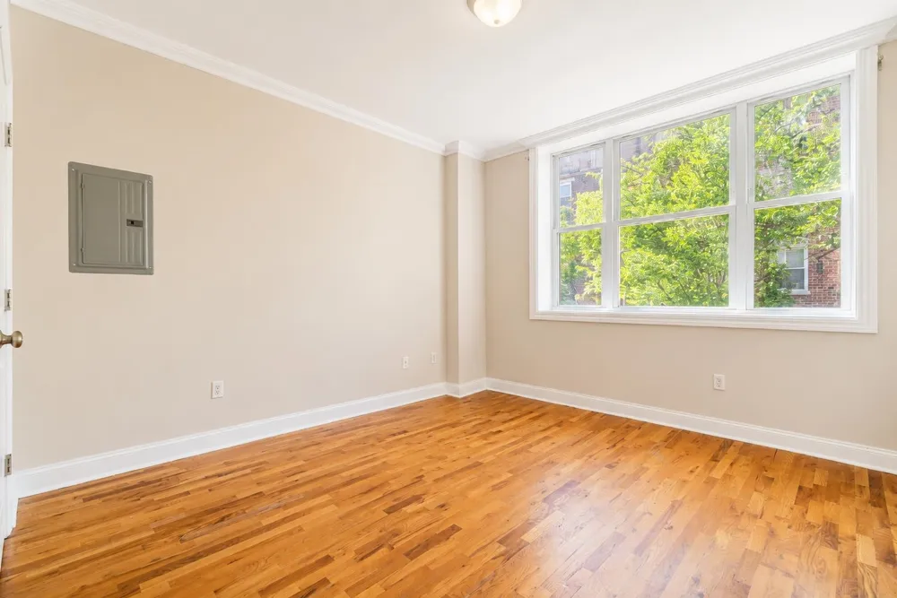 18 OAK ST Weehawken, NJ 07086