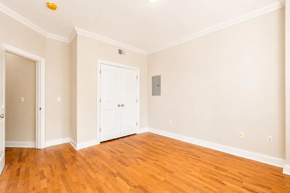18 OAK ST Weehawken, NJ 07086