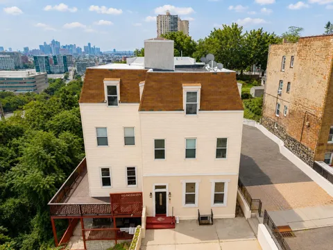 5 OAK ST