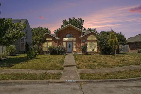4002 Tropic Lane