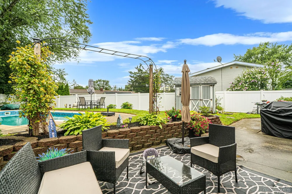 44 Buckskin Lane Selden, NY 11784