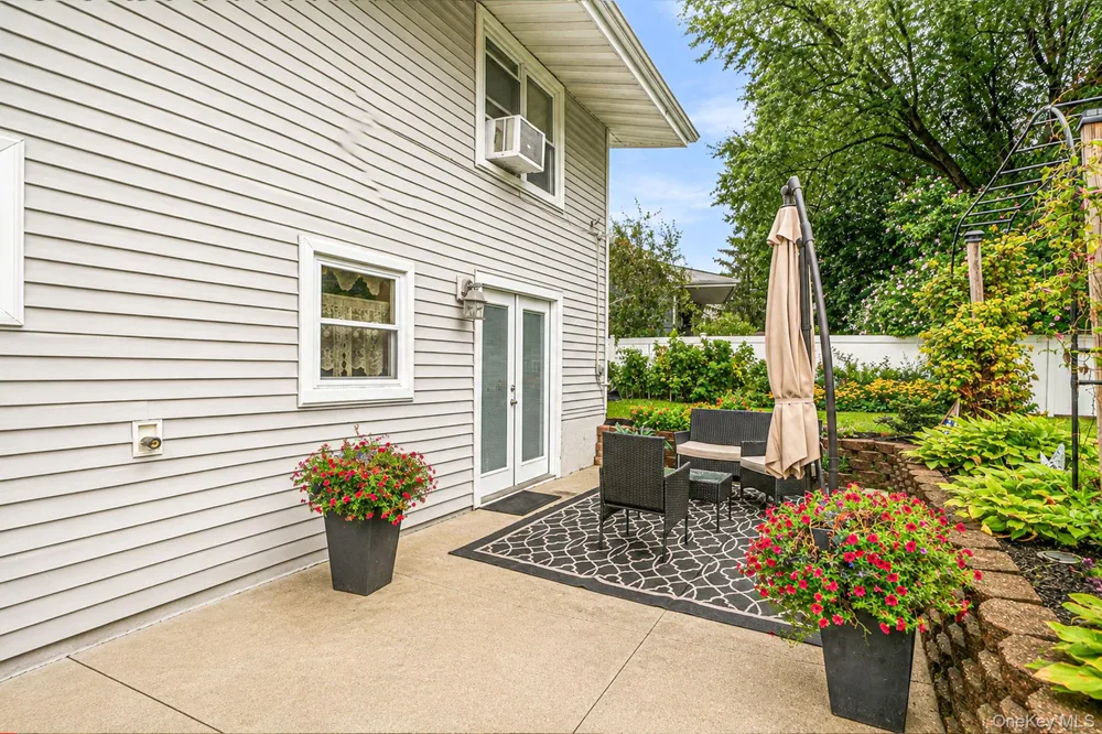 44 Buckskin Lane Selden, NY 11784
