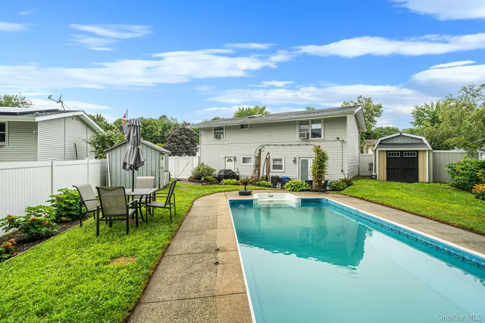 44 Buckskin Lane Selden, NY 11784