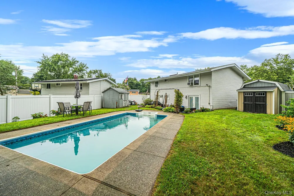 44 Buckskin Lane Selden, NY 11784