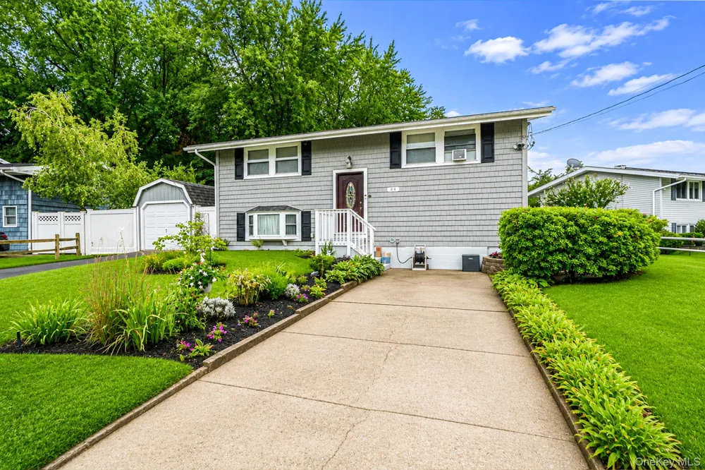 44 Buckskin Lane Selden, NY 11784