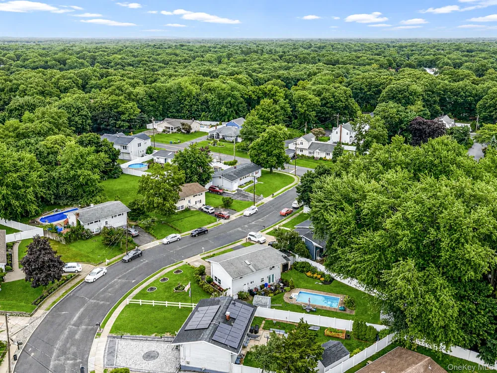 44 Buckskin Lane Selden, NY 11784