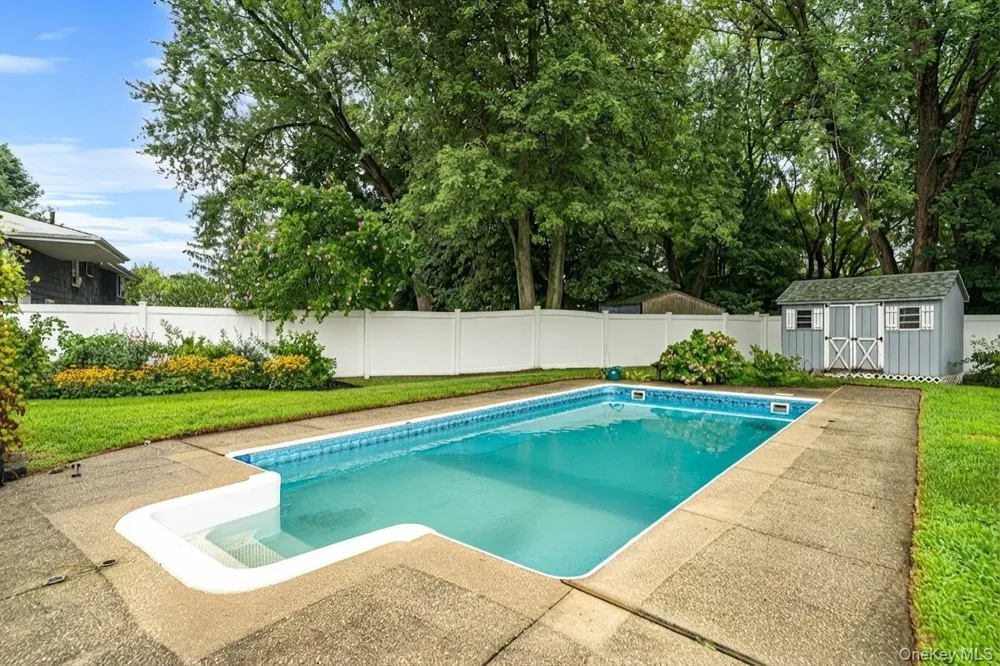 44 Buckskin Lane Selden, NY 11784